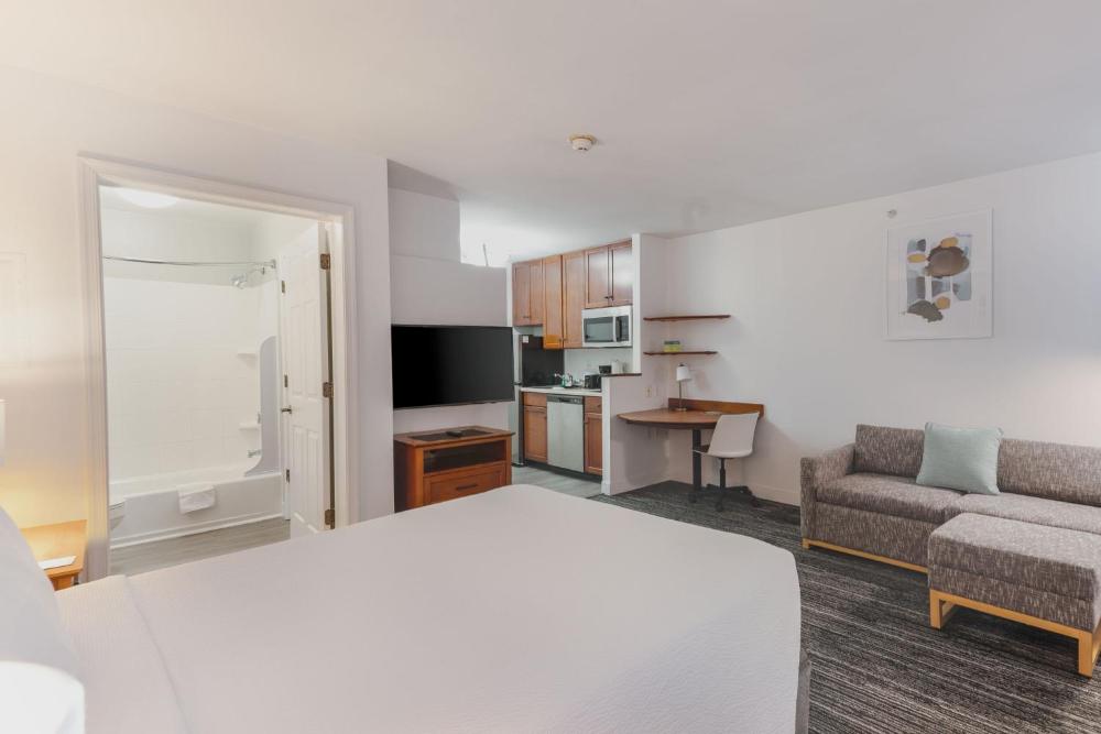 Queen Studio with Sofa Bed interior
