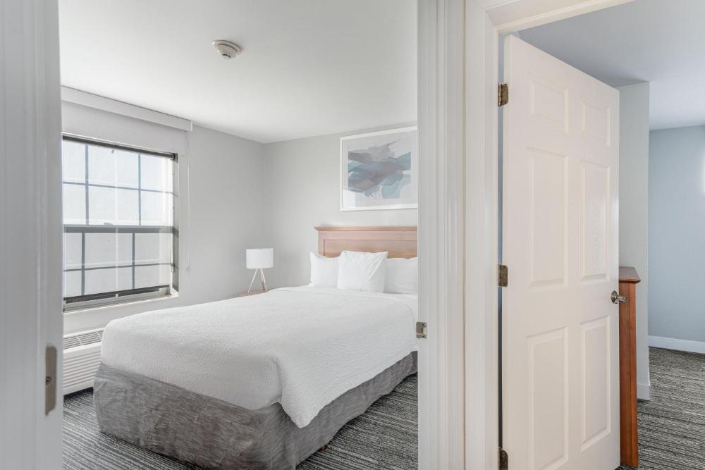 2 Bedroom Suite, 2 Queen, Sofa bed interior